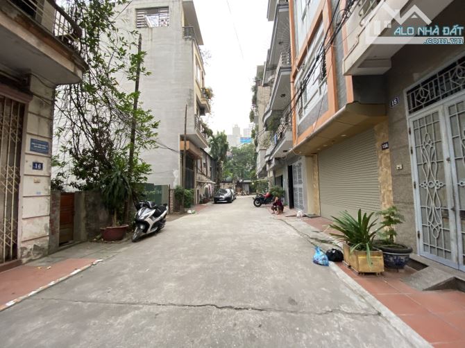 SIÊU HIẾM LẠC TRUNG, PHÂN LÔ, Ô TÔ ĐỖ CỬA 50M 5T NHỈNH 18 ĐỒNG