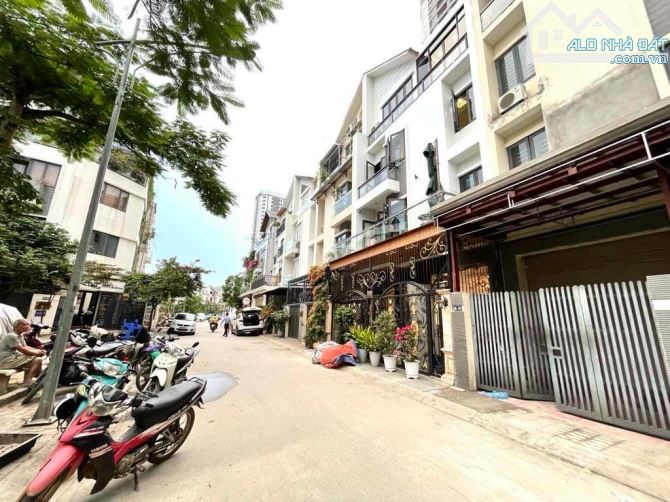 CẦN BÁN BIỆT THỰ LIỀN KỀ FLC GARDEN CITY ĐẠI MỖ, KINH DOANH ĐỈNH, DT: 100M2, GIÁ 23,7 TỶ