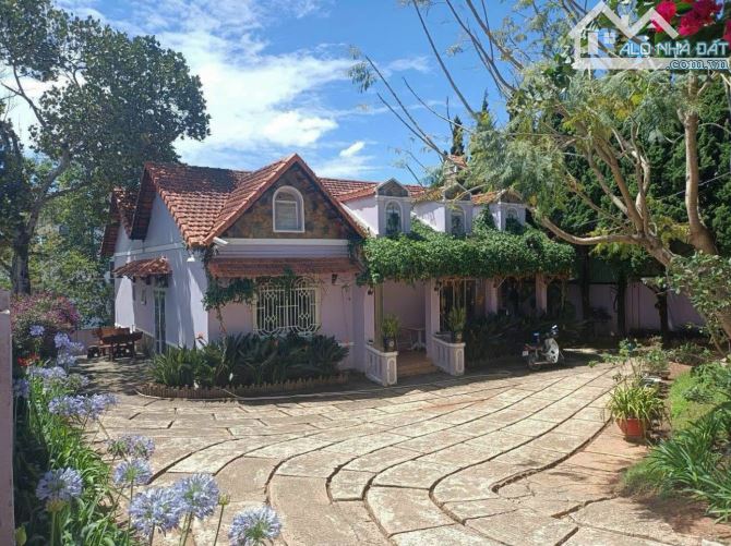 Bán căn villa cổ xưa rộng giá 60tỷ mặt tiền đường Hùng Vương