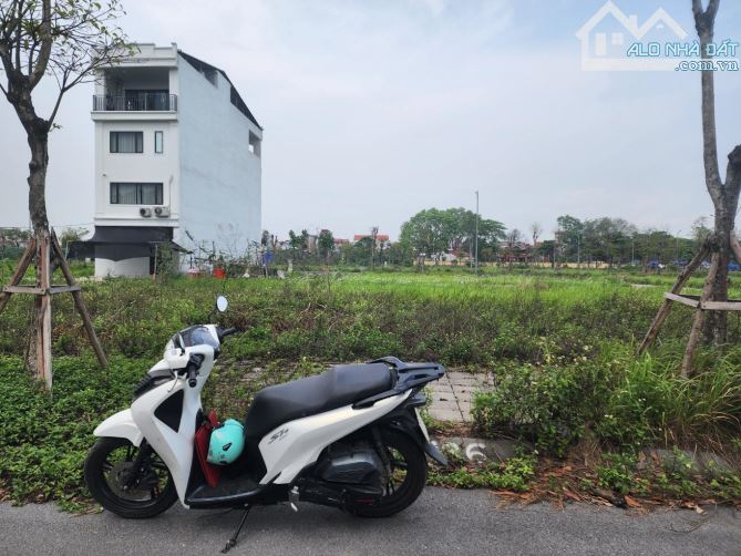 Bán đất đấu giá liên hà đông anh ô tô tránh 130m2 6mt giá 10.3 tỷ