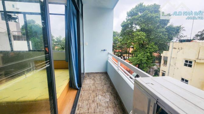 Cho Thuê Căn Hộ Bancol Cửa Sổ Lớn Gần Nhà Hát Hoà Bình
