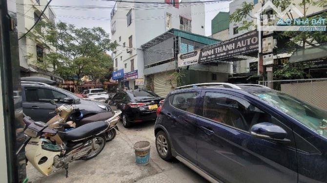Nhà Đẹp Lô Góc Việt Hưng 40M 5 Tầng Dân Xây Đẹp 10 ô tô đỗ trước nhà vài bước chân ra phố