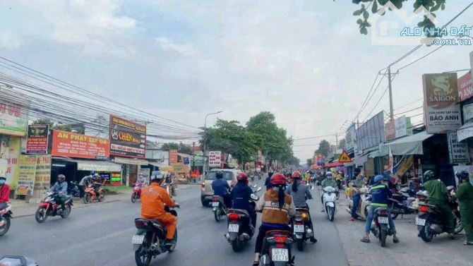 Giá cực tốt..7tỷ990. Bán nhà mặt tiền Bùi Văn Hoà P. Long Bình gần cổng kcn. 6x43m. SHR