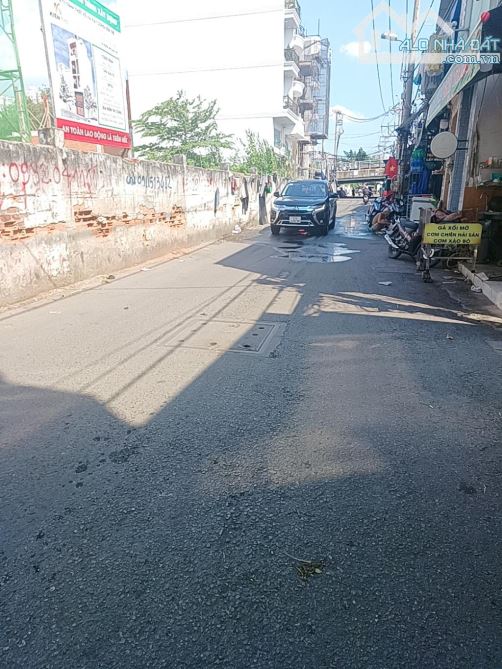 Bán nhà cấp 4 hẻm xe hơi khu dân cư Himlam quận 7