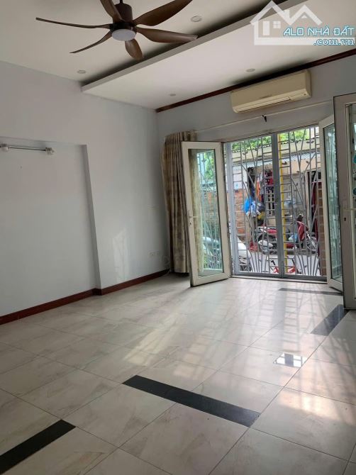 Cho thuê nhà 50mx 5 tầng mới đẹp phố Nguyễn Thị Định, Trung Hòa làm văn phòng, ở, kd