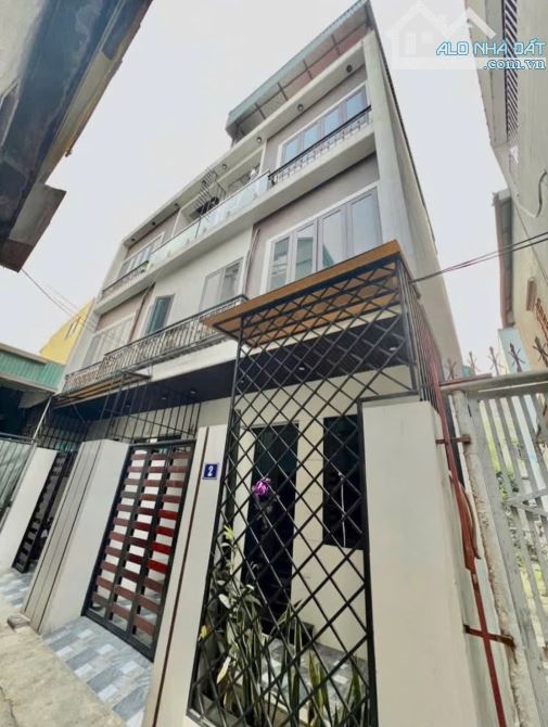 Nhà mới 100% ngay ĐHSP thể dục,thể thao (45m2-3 tầng) Về ở ngay. Chỉ 3.150 tỉ Siêu đẹp,rẻ