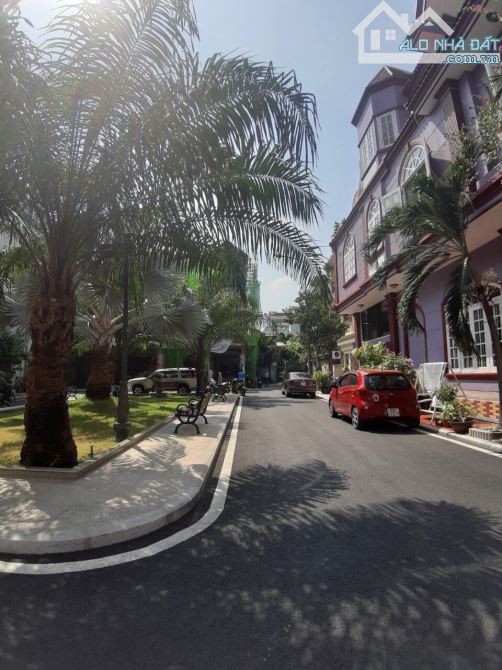 Biệt Thự Đẹp Hẻm 10m Có Hoa Viên – Nguyễn Trọng Tuyển, P1 Tân Bình – 8x22m – Giá 34 Tỷ TL