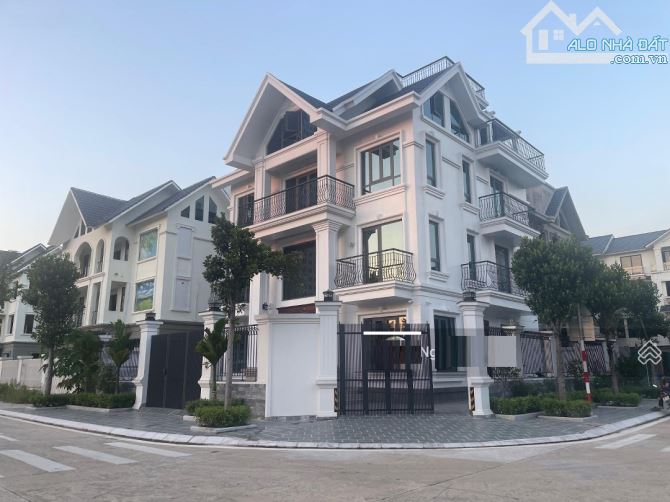 Bán Villa góc 2MT Hoàng Hoa Thám,P.13,Q.Tân Bình - 8,8x20m(CN: 172m2)4 tầng - Gía: 34 tỷ