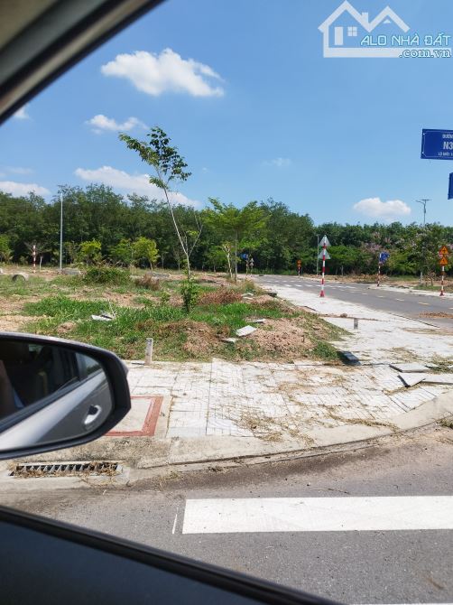 Bán nhanh lô 130m2 giá 1,3 tỷ lô góc 2 Mt kế bên KCN Bàu Bàng, kinh doanh được ngay