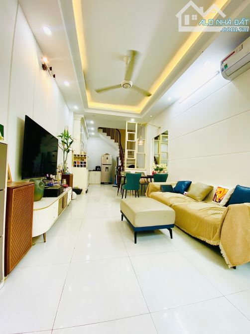 Siêu phẩm! Vũ Tông Phan, ô tô vào nhà. 35m 9.71 tỷ. Nhà đẹp ở ngay