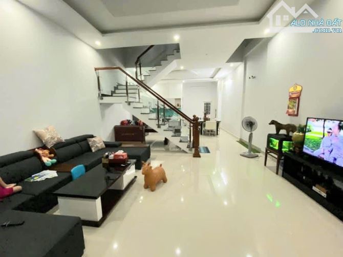 BÁN NHÀ 2 TẦNG MẶT TIỀN LÊ VĂN THỨ - SÁT BIỂN MÂN THÁI SƠN TRÀ - 180M2, MẶT TIỀN 8M.