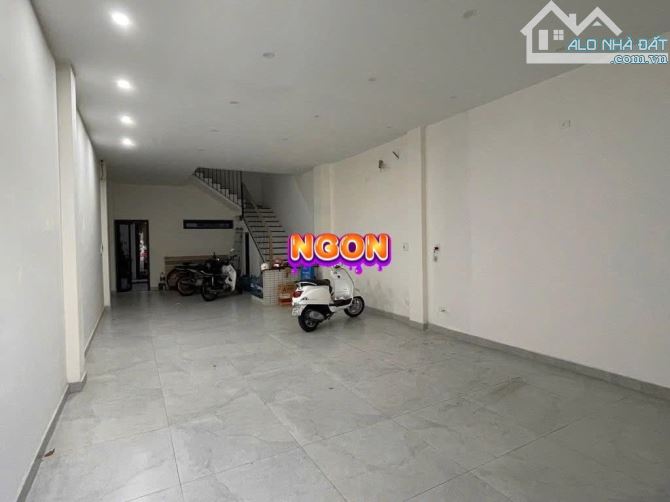 Cho thuê nhà 3 tầng mặt tiền đường Nguyễn Hữu Thọ.