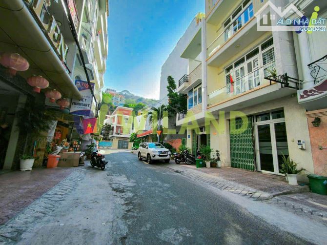 BÁN NHÀ MẶT TIỀN HOÀNG TRỌNG MẬU, PHƯỜNG 2 ( DT: 90M2) + 1TR3L + VỊ TRÍ KD + GẦN BIỂN