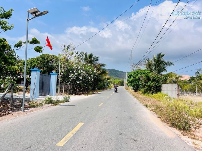1800m2(20x90) Cách biển 3km View núi Minh đạm giá 3,2tr/m2