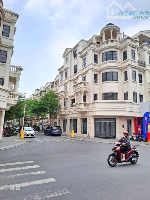 Bán biệt thự 1073 Cách Mạng Tháng Tám, Cư Xá Tự Do, Phường 7, Tân Bình.