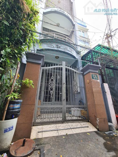 GẤP BÁN!! HẺM Ô TÔ CMT8 - 4 TẦNG - GẦN CHỢ HÒA HƯNG - 9,5 TỶ THƯƠNG LƯỢNG.