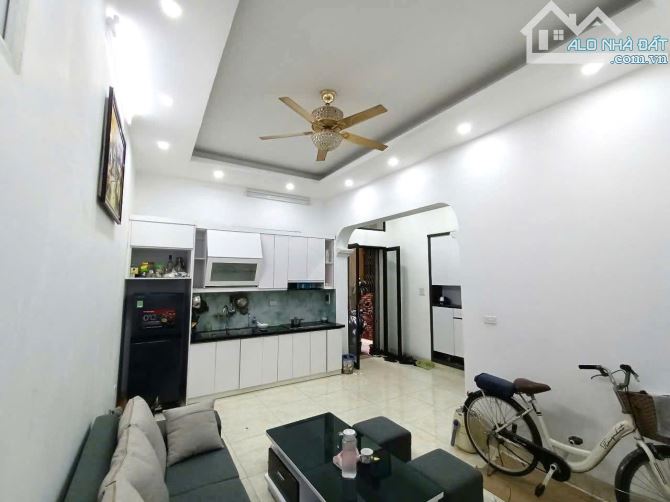 Phải thật nhanh - Trần Khát Chân - 34M - Trước nhà rộng thoáng - Ở ngay - Nhỉnh 5 đồng.