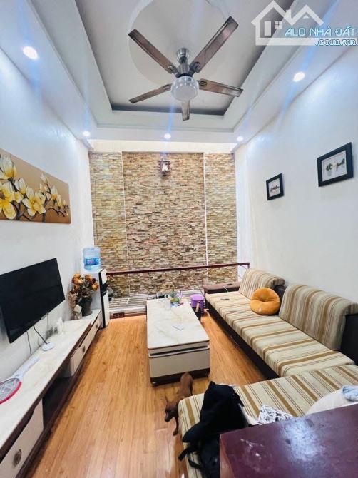 📣 Bán nhà 44m2 x 4 tầng Ngô Gia Tự, Long Biên, Ô tô tránh, Dân xây, Sát phố, 6 tỷ 8