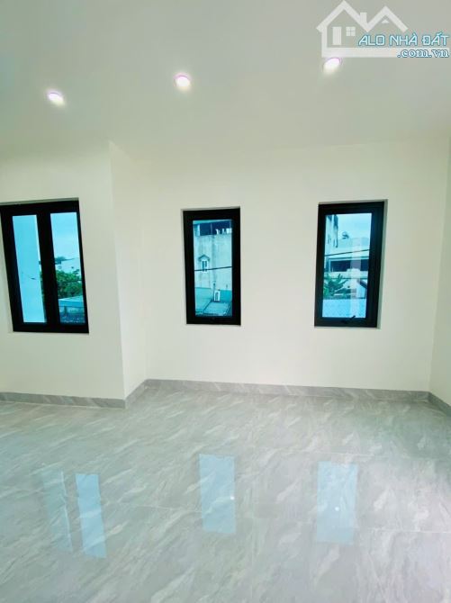 Bán nhà trong ngõ lô góc đường Vĩnh Mạc