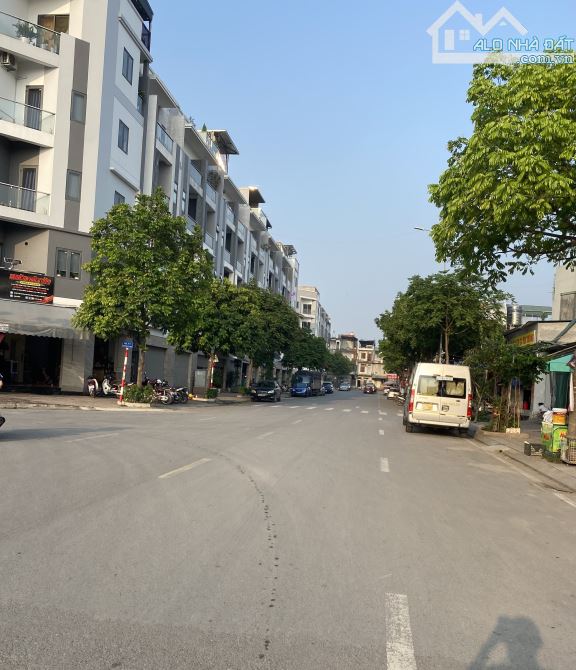 BÁN NHÀ 3 TẦNG DÂN XÂY THƯỢNG THANH - LONG BIÊN - HÀNG XÓM KHU HIMLAM - GẦN Ô TÔ
