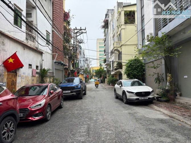 Nguyễn Sơn Long Biên 104m 4t mt 11.8m 31.2 tỷ lô góc dòng tiền 45triệu