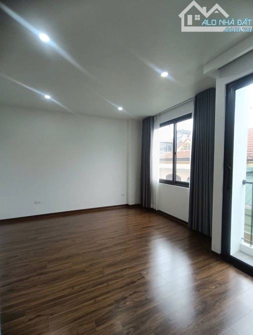 Bán nhà sát phố, lô góc 3 thoáng, xây mới, thang máy, ở sướng, vửa ở lại đầu tư tốt