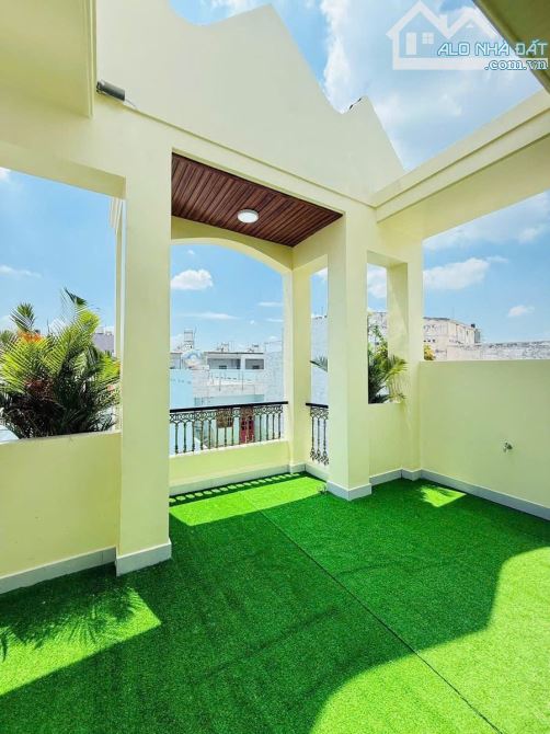 Đi nước ngoài định cư bán gấp nhà ở đường Nguyễn Thị Minh Khai, phường 2, quận 3, giá 2 tỷ - 10