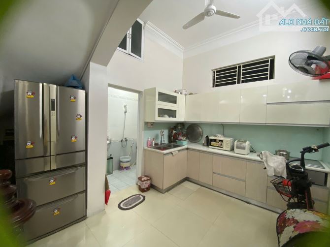 Cho thuê nhà 4 tầng Trần Nguyên Hãn - 55m2 - 4 phòng ngủ - 11