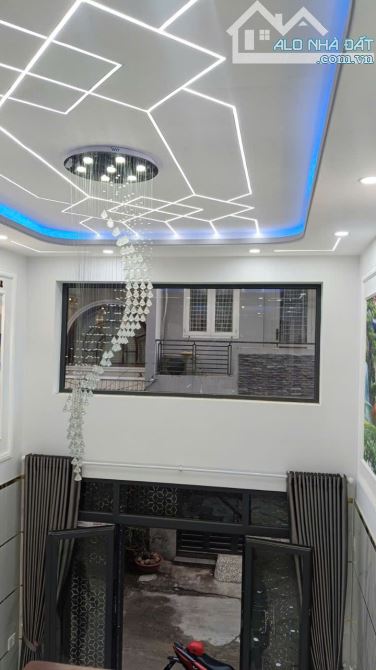 Bình Tân,hẻm ô tô thông, Nhà 2 tầng 64M2, gần MT, giá rẻ. - 1