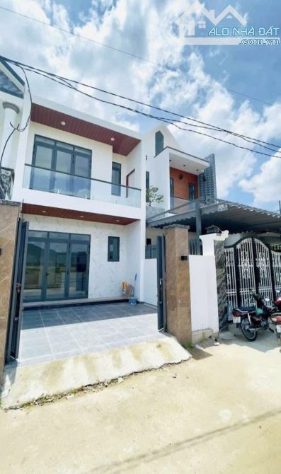 Bán gấp nhà đường Hoàng Phan Thái, Bình Chánh,Kế bên chợ Bình Chánh,giá chỉ 890tr - 1