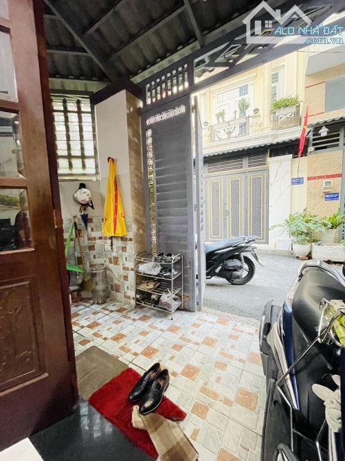 HẺM XE HƠI - KHU PHÂN LÔ SAU LƯNG EMART 2 - NHÀ LÔ GÓC 4 TẦNG - 60M2 - 6,5 TỶ - 1