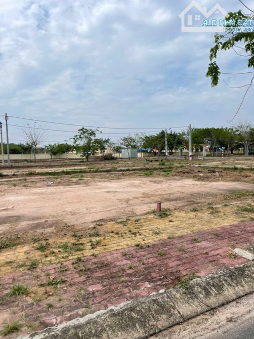 Bố mẹ cho lô đất nhưng hết tiền xài cần bán lại 80m2 780tr có sổ