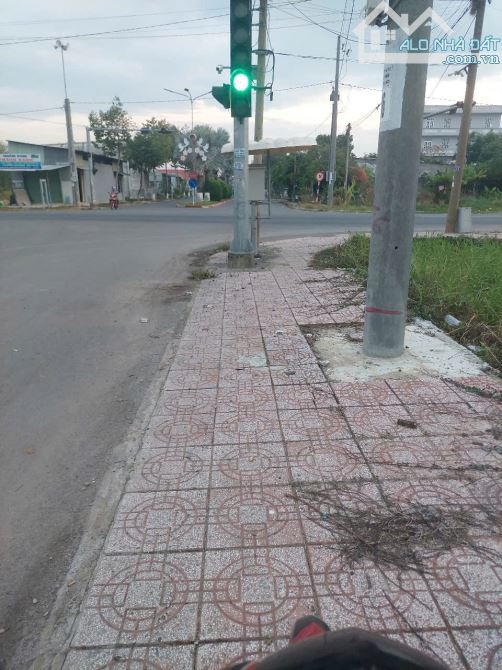 BÁN ĐẤT LÔ GÓC 2 MẶT TIỀN_VỈA HÈ 2M_KHU VIP THỊ TRẤN TÂN THẠNH_10X20_HƠN 3,5 TỶ