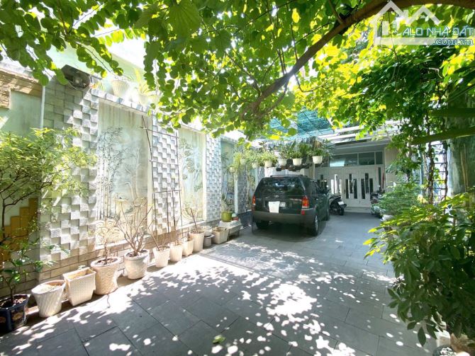 Bán biệt thự 3 tầng, giá tốt tại Lý Tự Trọng, Hải Châu, Diện tích khủng 328m2 - 1