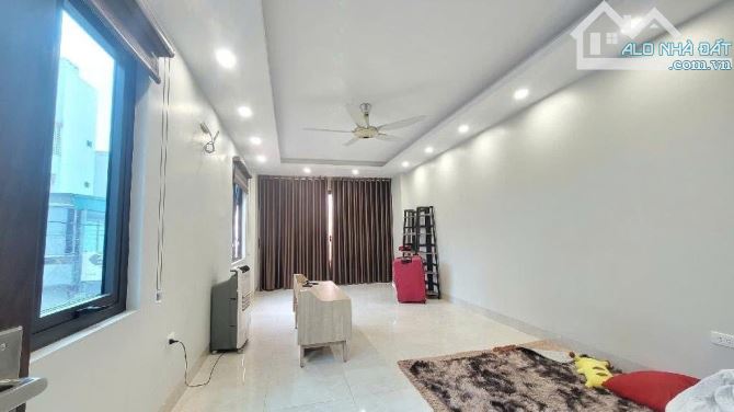 Nhà Đẹp Lô Góc Việt Hưng 40M 5 Tầng Dân Xây Đẹp 10 ô tô đỗ trước nhà vài bước chân ra phố - 1