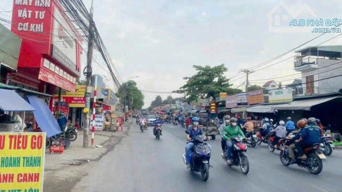 Giá cực tốt..7tỷ990. Bán nhà mặt tiền Bùi Văn Hoà P. Long Bình gần cổng kcn. 6x43m. SHR - 1