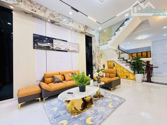 Đi nước ngoài định cư bán gấp nhà ở đường Nguyễn Thị Minh Khai, phường 2, quận 3, giá 2 tỷ - 1