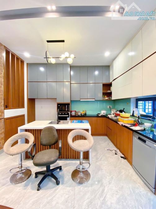 Chủ Vỡ Kế Hoạch – Bán Gấp Nhà 3 Tầng, Sổ Hồng Riêng, Gần RMIT – Thương Lượng Mạnh! - 1