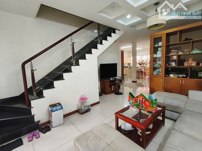 Bán Nhà Trần Xuân Soạn phường Tân Hưng Q7 230m2 trệt 2 lầu 23,5 tỷ - 1