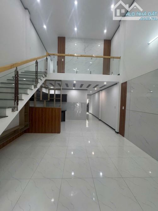 Bán gấp nhà 1 trệt 1 lửng đúc sân ôtô mặt tiền kinh doanh gần chợ Bến Cá (chợ - 1