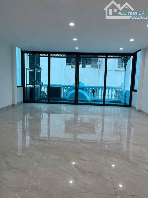 Bán nhà cao tầng phố Kim Mã, 70m2, ngõ oto, dòng tiền đỉnh - 1