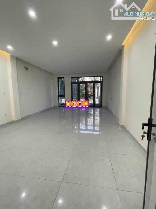 Cho thuê nhà 3 tầng mặt tiền đường Nguyễn Hữu Thọ. - 1