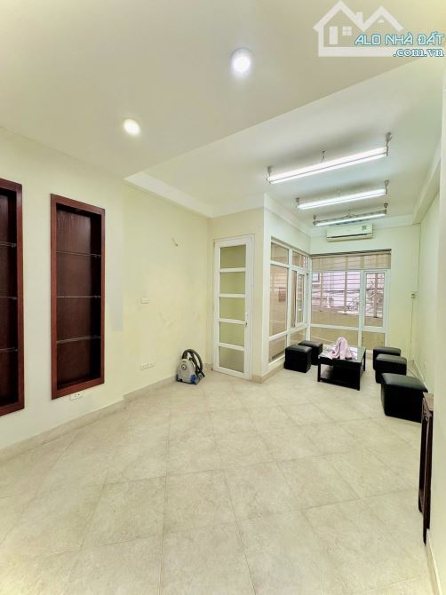Nguyễn Thái Học, Oto vào cửa, 3 bước ra phố, 5 tầng. 41m2, MT 4.4m. Chỉ 15.7 tỷ! - 1
