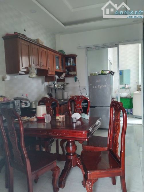 Bán nhà 4 Tầng Trung Chánh, ngang khủng 6,2 m, Đường 5 m Xe hơi ngủ trong nhà. - 1