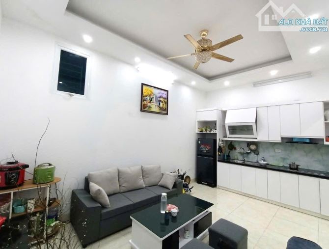 Phải thật nhanh - Trần Khát Chân - 34M - Trước nhà rộng thoáng - Ở ngay - Nhỉnh 5 đồng. - 1