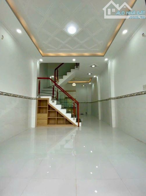 BÁN NHÀ 1 TRỆT 1 LẦU - SỔ RIÊNG, HẺM XE HƠI - CÁCH NHÀ BÈ CHỈ 5P 👉GIÁ 2.4 TỶ - 1