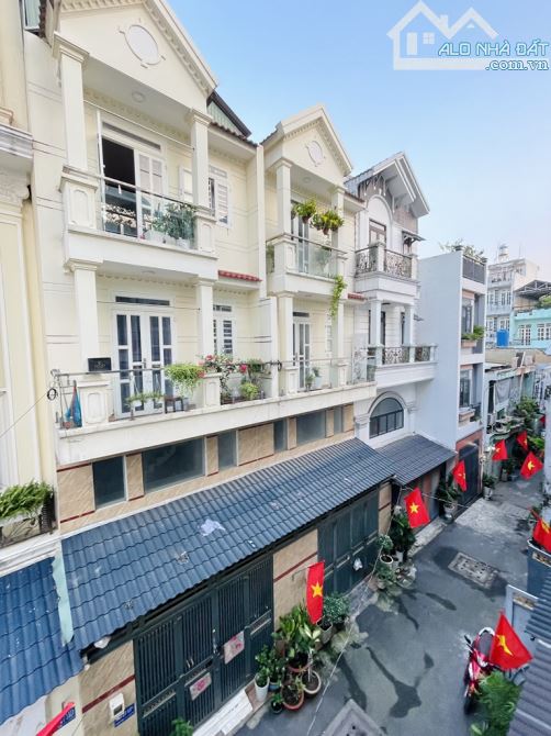 HẺM XE HƠI - KHU PHÂN LÔ SAU LƯNG EMART 2 - NHÀ LÔ GÓC 4 TẦNG - 60M2 - 6,5 TỶ - 2