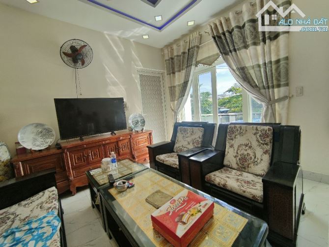 Bán nhà 3 tầng 2 mặt tiền đường Nguyễn Đình Tứ kinh doanh tốt giá rẻ - 2