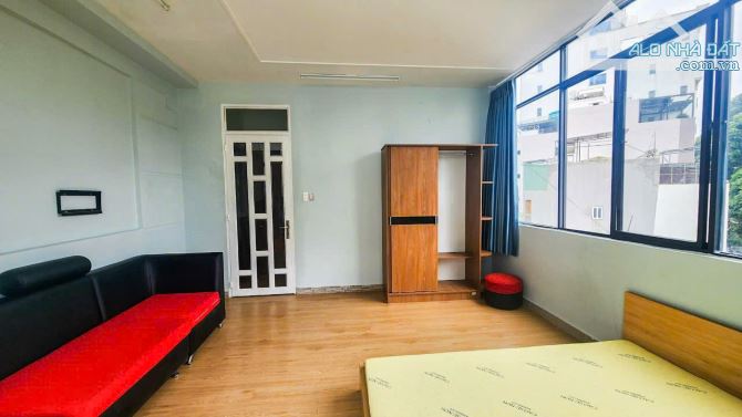 Cho Thuê Căn Hộ Bancol Cửa Sổ Lớn Gần Nhà Hát Hoà Bình - 2