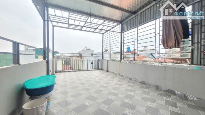 Nhà Đẹp Lô Góc Việt Hưng 40M 5 Tầng Dân Xây Đẹp 10 ô tô đỗ trước nhà vài bước chân ra phố - 2